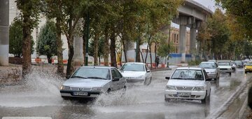 بارش شدید باران در کلاله ۲۰۰ خودرو را گرفتار گل و لای کرد