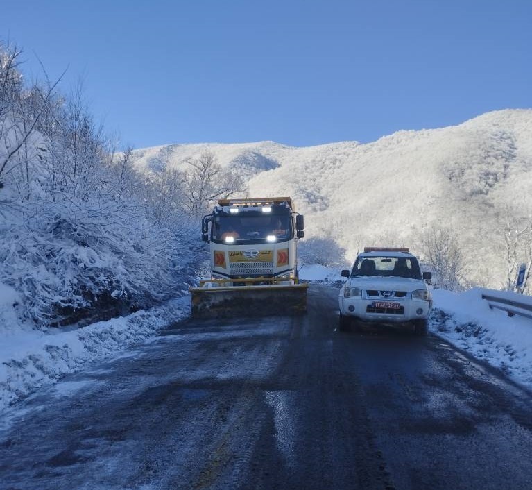 برفروبی بیش از دو هزار کیلومتر از محورهای کوهستانی گلستان