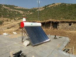 توزیع ۳۷ آبگرمکن خورشیدی در روستای حاجی آباد کردکوی