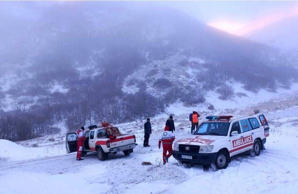 مفقود شدن پیرمرد ۷۰ ساله در برف و کولاک / ۴ تیم در حال جست‌وجو هستند