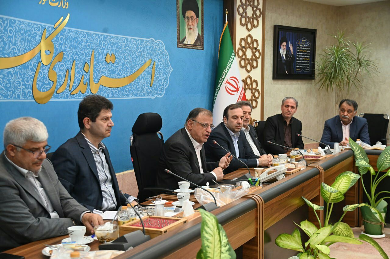 دیداراستاندار باسرمایه‌گذاران حوزه تولیدبرق بااستفاده ازنیروگاه‌های خورشیدی