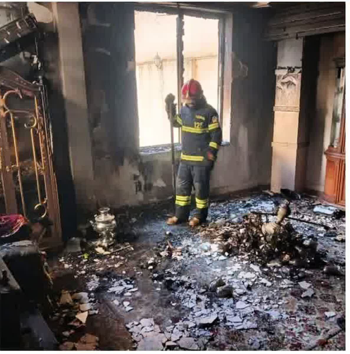 اطفاء حریق منزل مسکونی در بهشت هفدهم توسط آتش نشانان