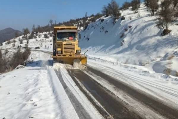 بارش برف در محورهای کوهستانی گلستان/ لغزندگی و کاهش دید افقی رانندگان در این محورها